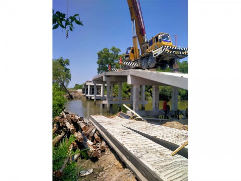 รถเครนรับจ้างงานทำสะพาน-ยกคอนกรีต
